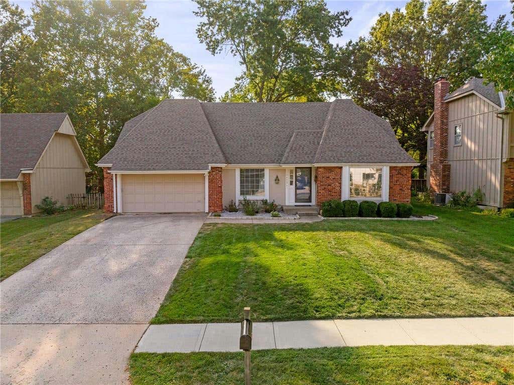 10422 EARNSHAW ST, LENEXA, KS 66215, photo 1 of 40