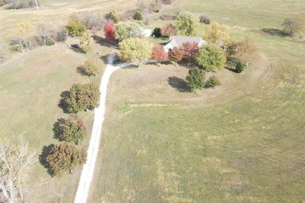 Weston, Missouri, 64098, United States, 4 Bedrooms Bedrooms, ,3 BathroomsBathrooms,Residential,Active,1989765