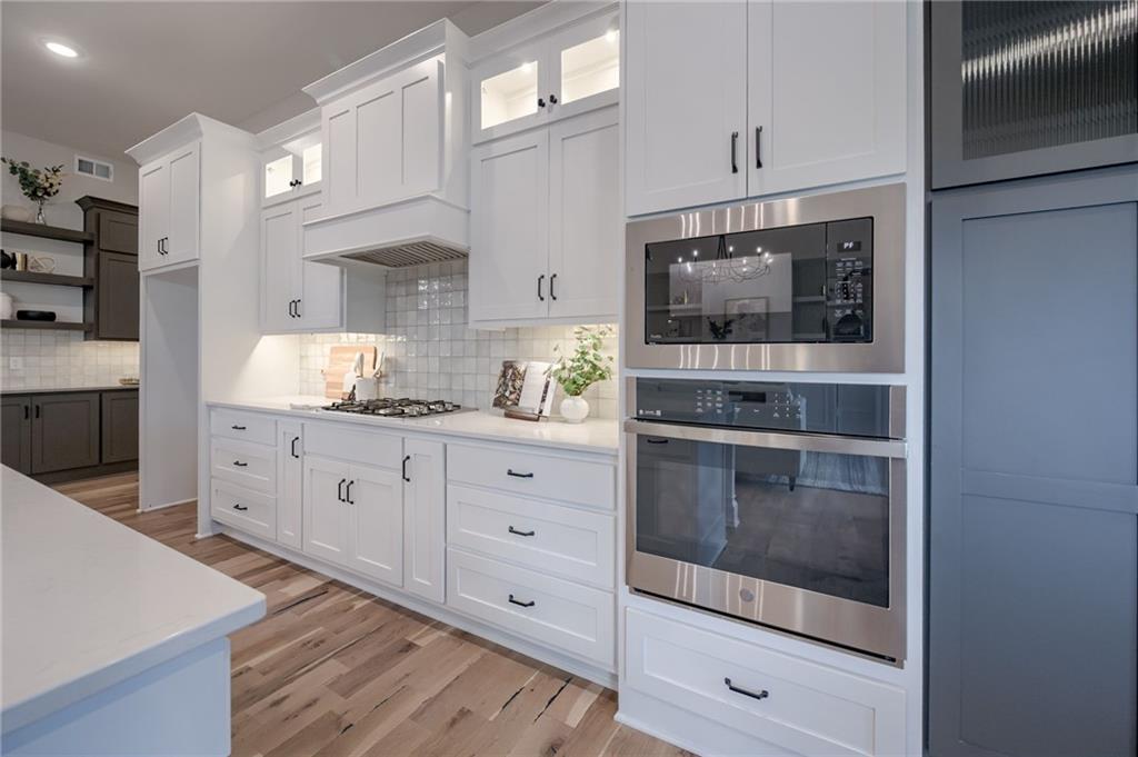 Riverside, Missouri, 64150, United States, 5 Bedrooms Bedrooms, ,4 BathroomsBathrooms,Residential,Active,1702789