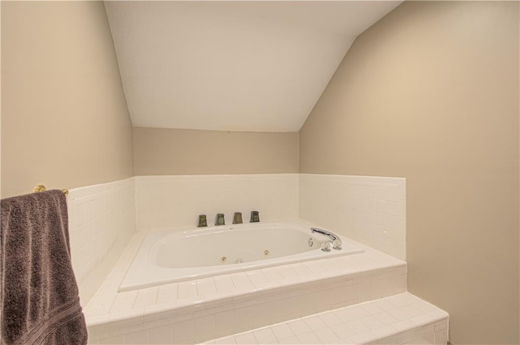 Lee'S Summit, Missouri, 64086, United States, 4 Bedrooms Bedrooms, ,4 BathroomsBathrooms,Residential,Active,1993632