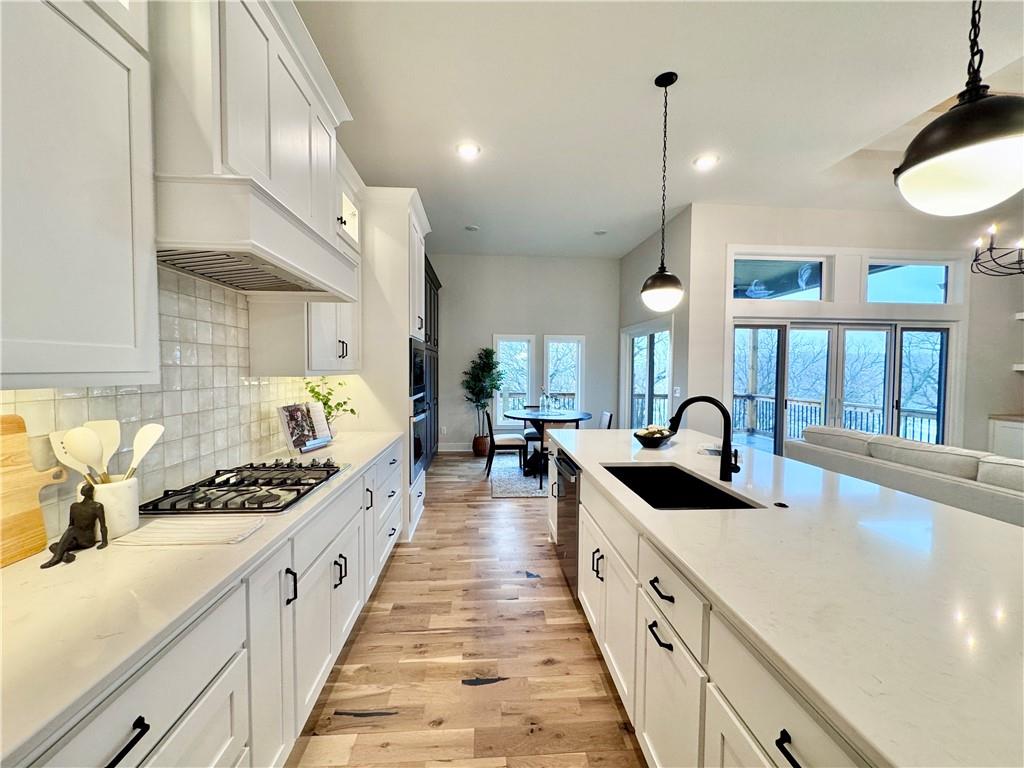 Riverside, Missouri, 64150, United States, 5 Bedrooms Bedrooms, ,4 BathroomsBathrooms,Residential,Active,1702789