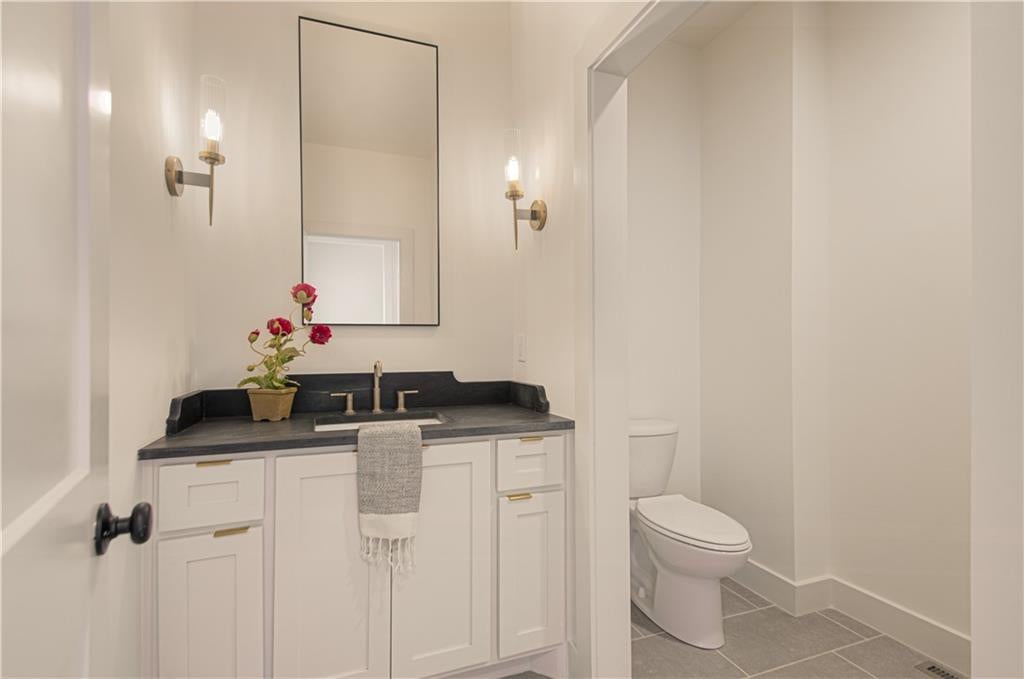 Riverside, Missouri, 64150, United States, 5 Bedrooms Bedrooms, ,3 BathroomsBathrooms,Residential,Active,2007055