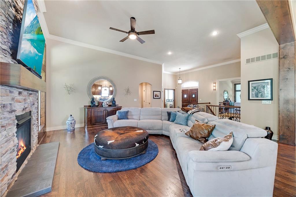 Loch Lloyd, Missouri, 64012, United States, 3 Bedrooms Bedrooms, ,4 BathroomsBathrooms,Residential,Active,1929453