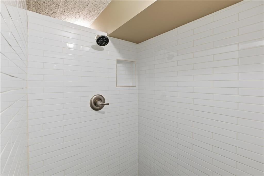 Kansas City, Missouri, 64108, United States, 2 Bedrooms Bedrooms, ,3 BathroomsBathrooms,Residential,Active,1988723