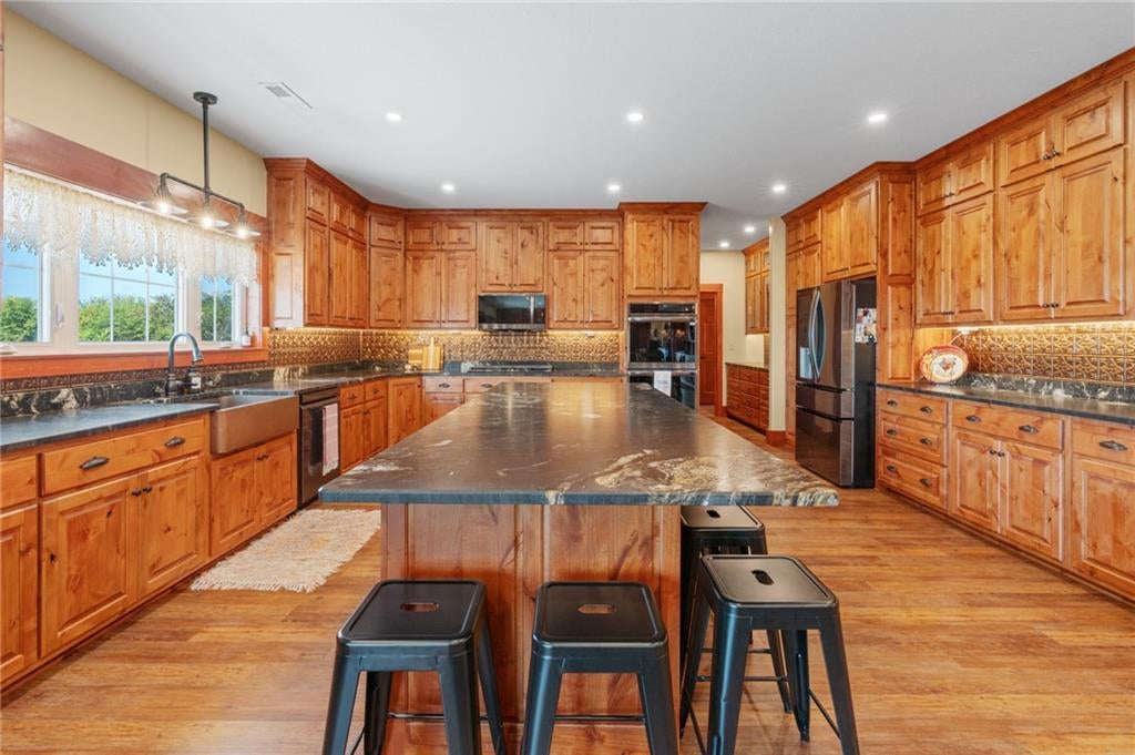 Gallatin, Missouri, 64640, United States, 5 Bedrooms Bedrooms, ,5 BathroomsBathrooms,Residential,Active,1953380