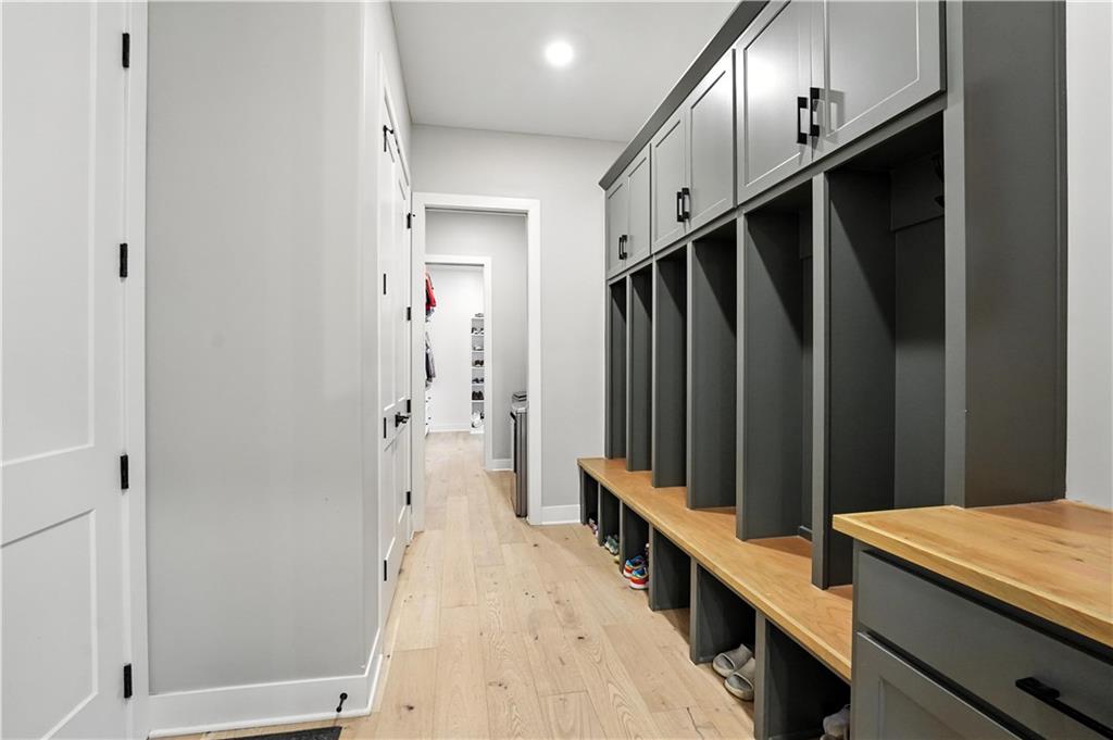 Liberty, Missouri, 64068, United States, 6 Bedrooms Bedrooms, ,5 BathroomsBathrooms,Residential,Active,1922515