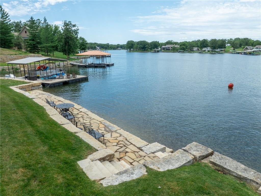 Altamont, Missouri, 64620, United States, 5 Bedrooms Bedrooms, ,5 BathroomsBathrooms,Residential,Active,1880022