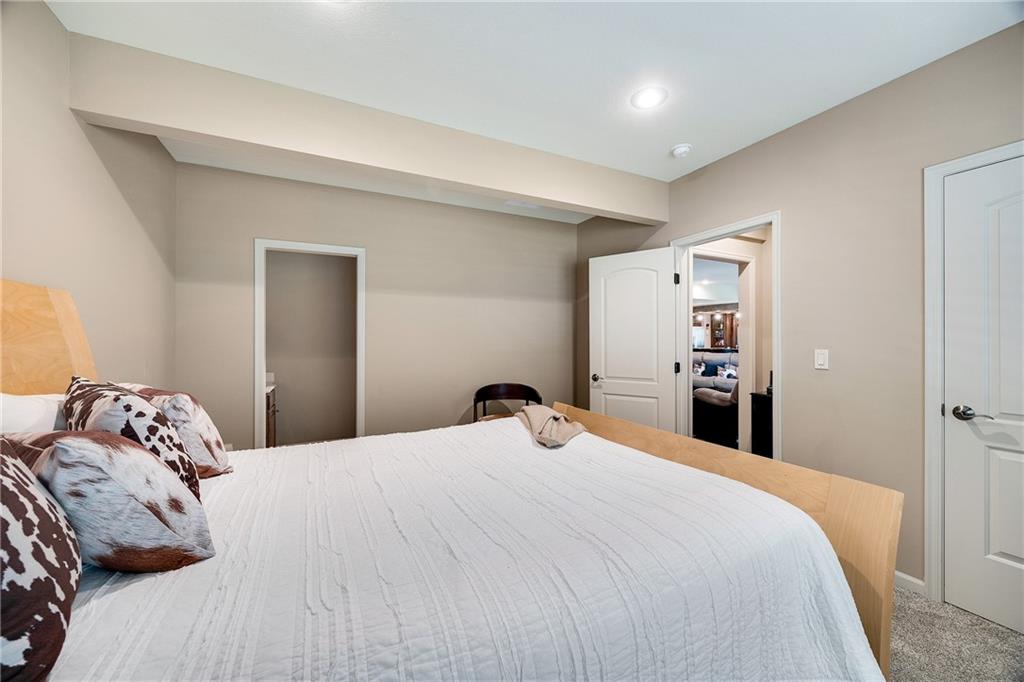 Loch Lloyd, Missouri, 64012, United States, 3 Bedrooms Bedrooms, ,4 BathroomsBathrooms,Residential,Active,1929453