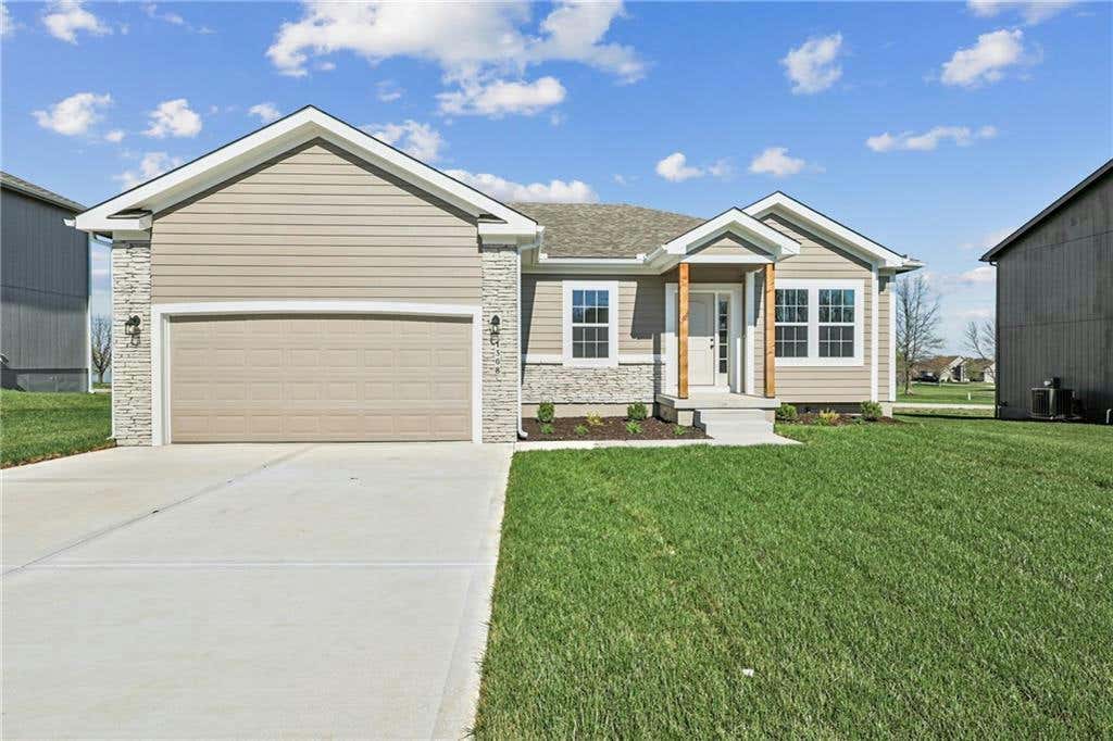 1307 SW BURNS CIR, OAK GROVE, MO 64075, photo 1 of 31