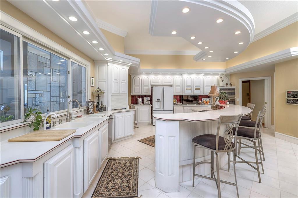 Kansas City, Missouri, 64114, United States, 5 Bedrooms Bedrooms, ,9 BathroomsBathrooms,Residential,Active,1929676