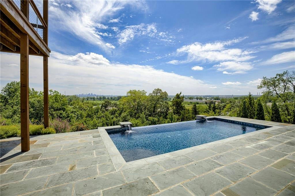 Riverside, Missouri, 64150, United States, 5 Bedrooms Bedrooms, ,5 BathroomsBathrooms,Residential,Active,1710739