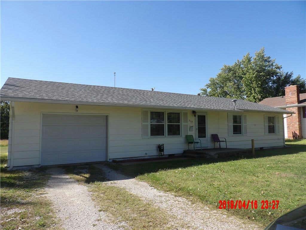 319 S CLEVELAND ST, GARNETT, KS 66032, photo 1 of 19