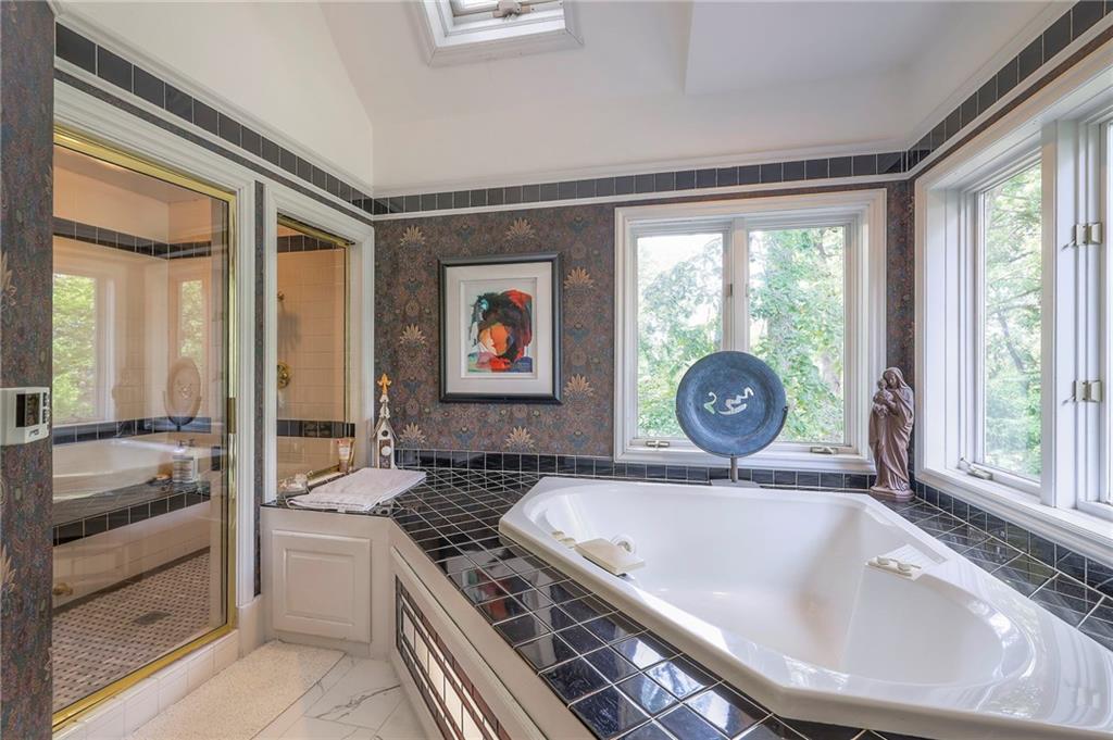 Kansas City, Missouri, 64114, United States, 5 Bedrooms Bedrooms, ,9 BathroomsBathrooms,Residential,Active,1929676