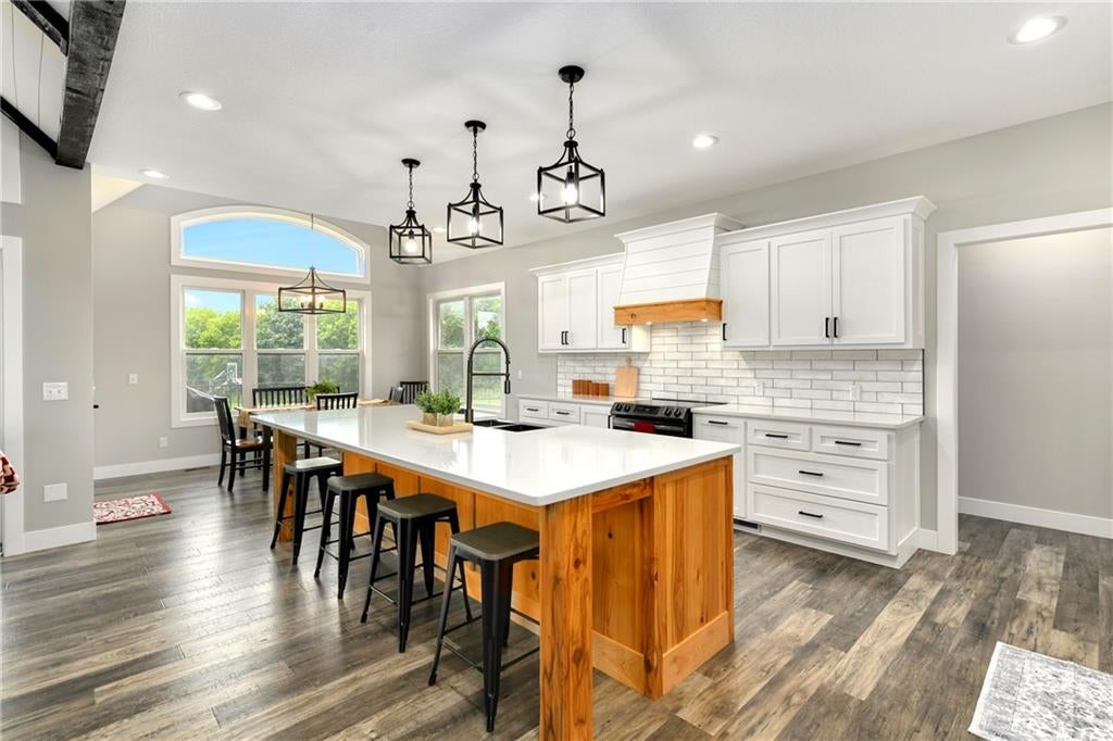 Odessa, Missouri, 64076, United States, 4 Bedrooms Bedrooms, ,4 BathroomsBathrooms,Residential,Active,1914840