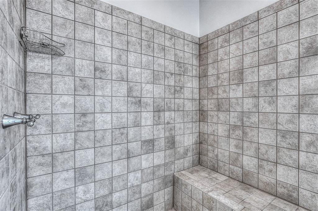 Kansas City, Missouri, 64112, United States, 3 Bedrooms Bedrooms, ,3 BathroomsBathrooms,Residential,Active,1922740