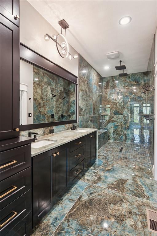 Riverside, Missouri, 64150, United States, 7 Bedrooms Bedrooms, ,6 BathroomsBathrooms,Residential,Active,1960175