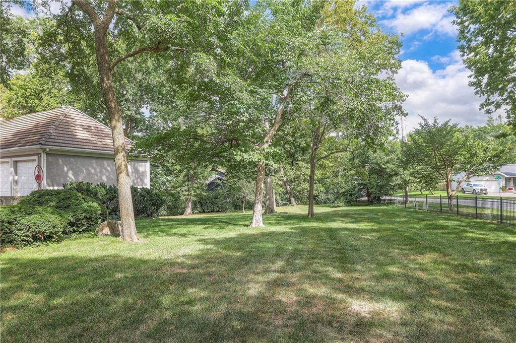Kansas City, Missouri, 64114, United States, 5 Bedrooms Bedrooms, ,9 BathroomsBathrooms,Residential,Active,1929676