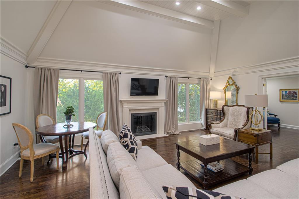 Prairie Village, Kansas, 66208, United States, 4 Bedrooms Bedrooms, ,4 BathroomsBathrooms,Residential,Active,1944109