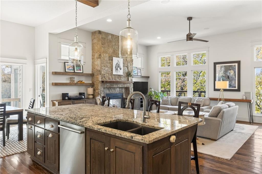 Parkville, Missouri, 64152, United States, 4 Bedrooms Bedrooms, ,5 BathroomsBathrooms,Residential,Active,1987258