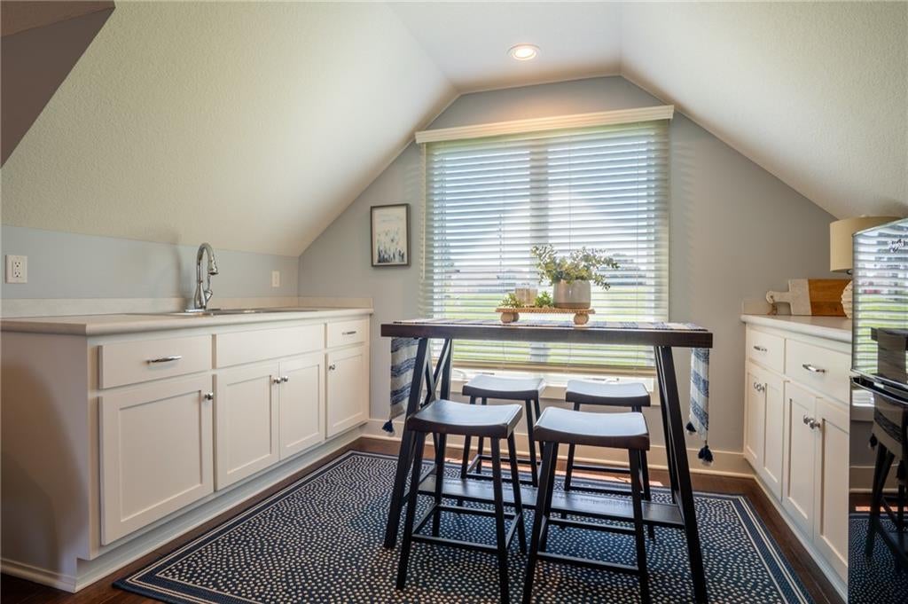 Altamont, Missouri, 64620, United States, 5 Bedrooms Bedrooms, ,5 BathroomsBathrooms,Residential,Active,1880022