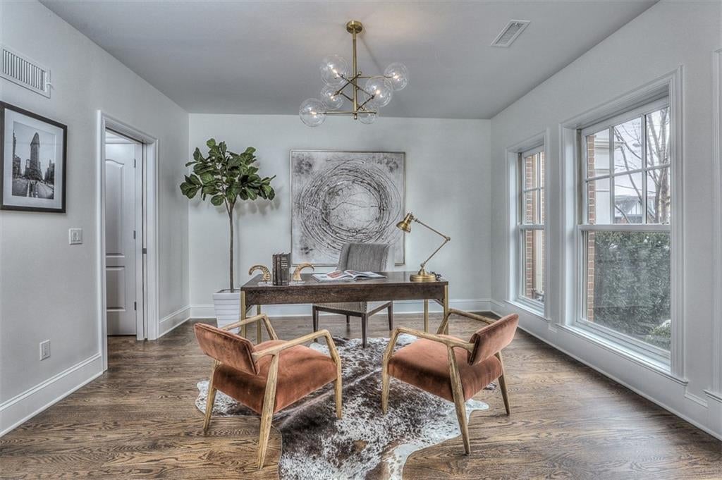 Kansas City, Missouri, 64112, United States, 3 Bedrooms Bedrooms, ,3 BathroomsBathrooms,Residential,Active,1922740