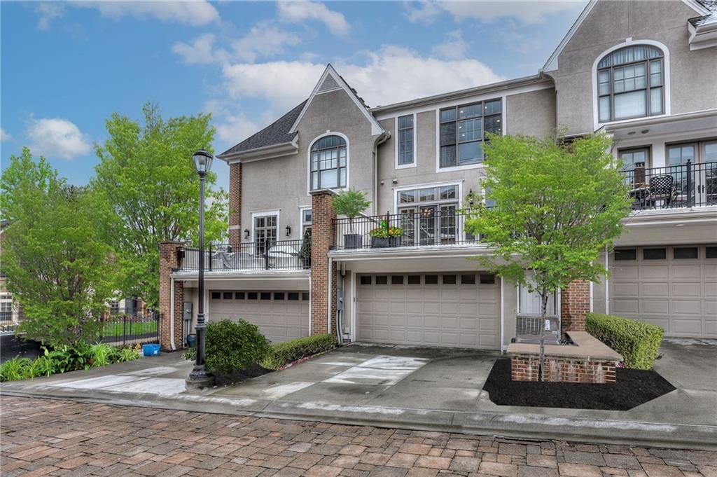 Kansas City, Missouri, 64112, United States, 3 Bedrooms Bedrooms, ,3 BathroomsBathrooms,Residential,Active,1922740