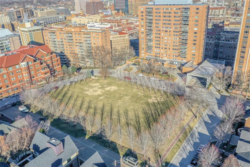 Kansas City, Missouri, 64112, United States, 3 Bedrooms Bedrooms, ,3 BathroomsBathrooms,Residential,Active,1922740