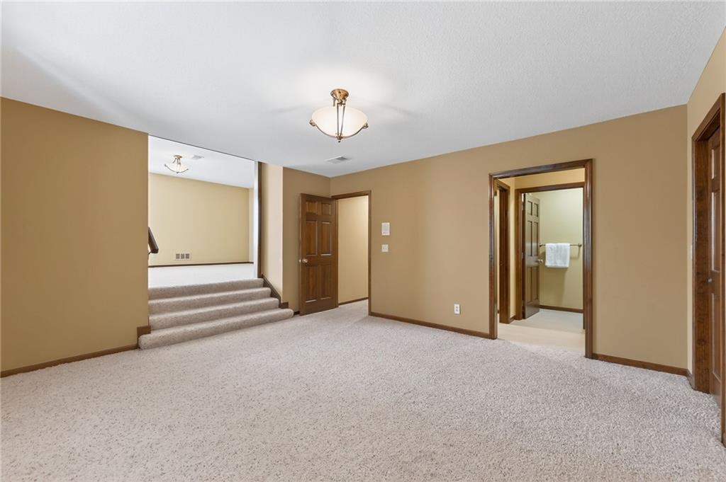 Liberty, Missouri, 64068, United States, 4 Bedrooms Bedrooms, ,7 BathroomsBathrooms,Residential,Active,1987271