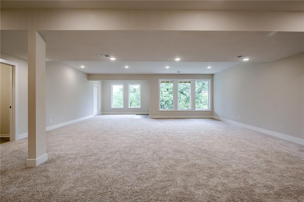 Riverside, Missouri, 64150, United States, 5 Bedrooms Bedrooms, ,4 BathroomsBathrooms,Residential,Active,1702789