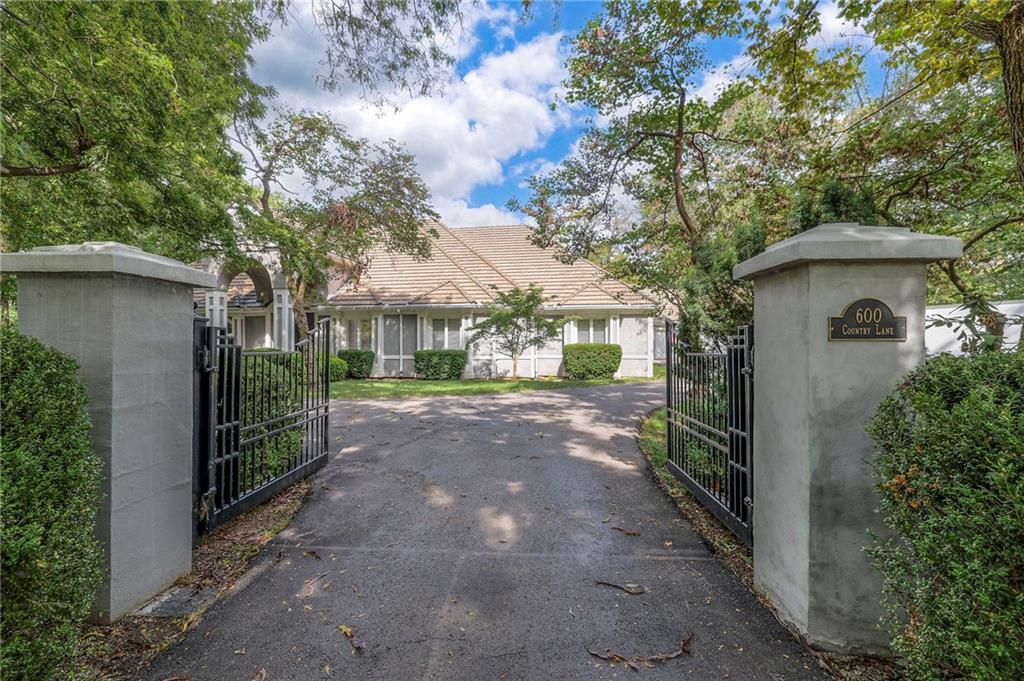 Kansas City, Missouri, 64114, United States, 5 Bedrooms Bedrooms, ,9 BathroomsBathrooms,Residential,Active,1929676