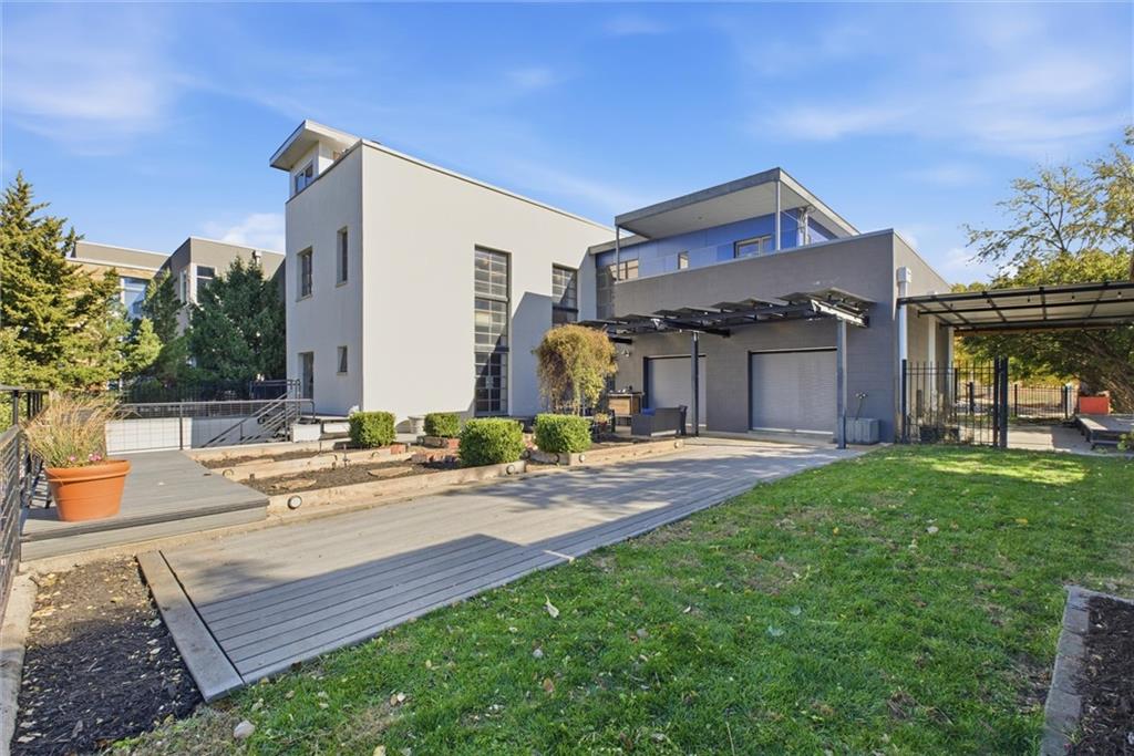 Kansas City, Missouri, 64108, United States, 2 Bedrooms Bedrooms, ,3 BathroomsBathrooms,Residential,Active,1988723