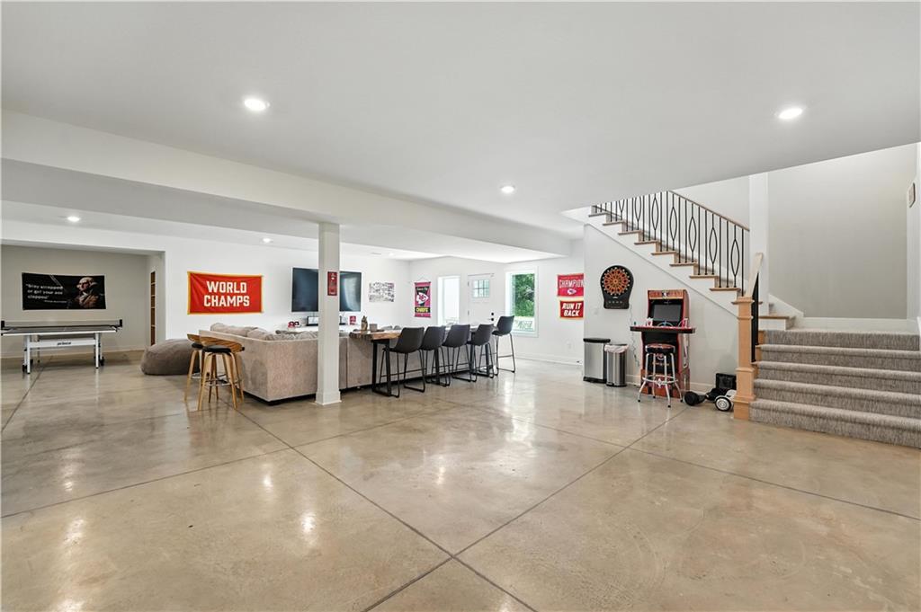 Liberty, Missouri, 64068, United States, 6 Bedrooms Bedrooms, ,5 BathroomsBathrooms,Residential,Active,1922515