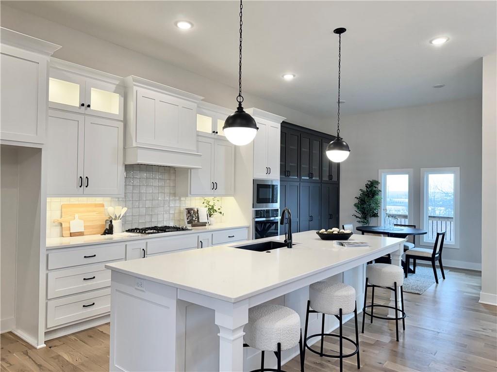 Riverside, Missouri, 64150, United States, 5 Bedrooms Bedrooms, ,4 BathroomsBathrooms,Residential,Active,1702789