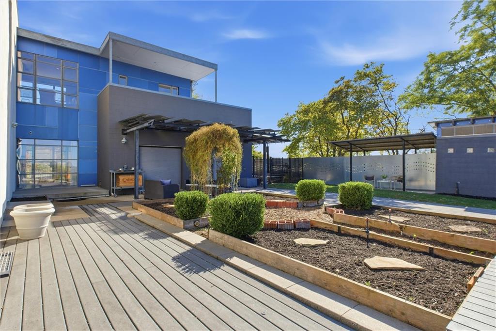 Kansas City, Missouri, 64108, United States, 2 Bedrooms Bedrooms, ,3 BathroomsBathrooms,Residential,Active,1988723