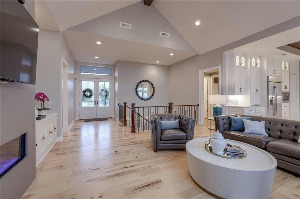 Riverside, Missouri, 64150, United States, 5 Bedrooms Bedrooms, ,5 BathroomsBathrooms,Residential,Active,1710739