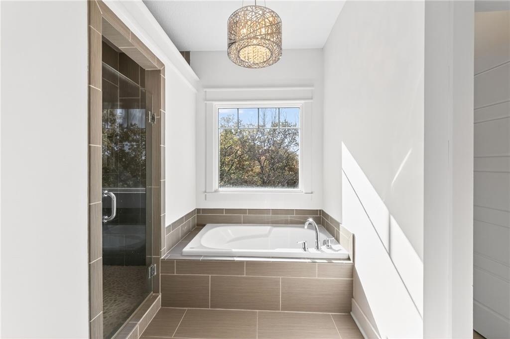 Parkville, Missouri, 64152, United States, 4 Bedrooms Bedrooms, ,5 BathroomsBathrooms,Residential,Active,1987258