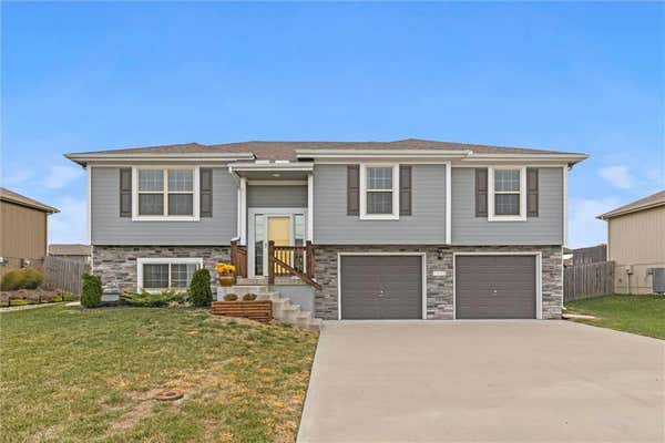 1005 SW CHICKADEE DR, OAK GROVE, MO 64075 - Image 1