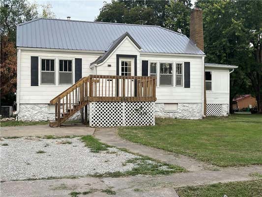 217 S MECHANIC ST, BUTLER, MO 64730, photo 3 of 50