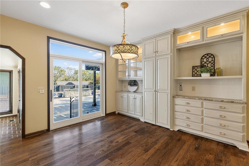 Liberty, Missouri, 64068, United States, 4 Bedrooms Bedrooms, ,7 BathroomsBathrooms,Residential,Active,1987271