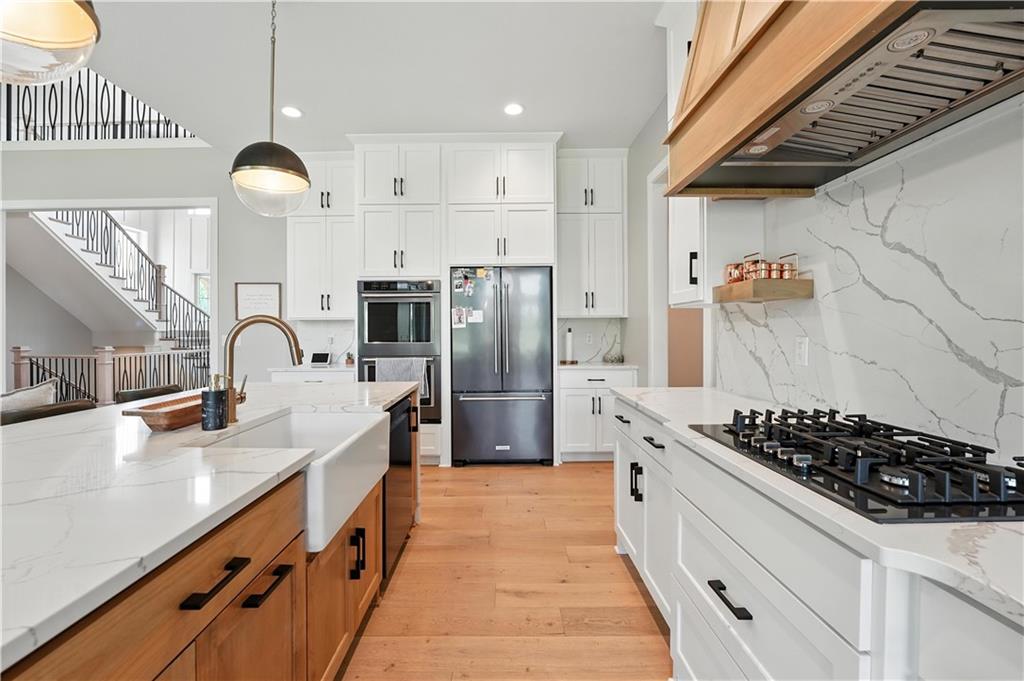 Liberty, Missouri, 64068, United States, 6 Bedrooms Bedrooms, ,5 BathroomsBathrooms,Residential,Active,1922515