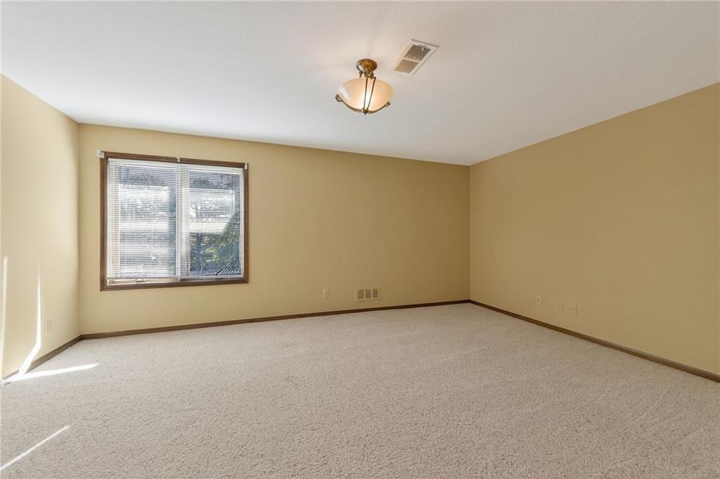 Liberty, Missouri, 64068, United States, 4 Bedrooms Bedrooms, ,7 BathroomsBathrooms,Residential,Active,1987271