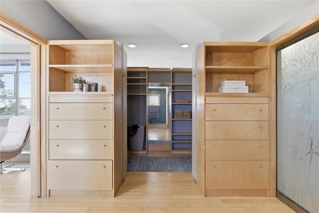 Kansas City, Missouri, 64108, United States, 2 Bedrooms Bedrooms, ,3 BathroomsBathrooms,Residential,Active,1988723