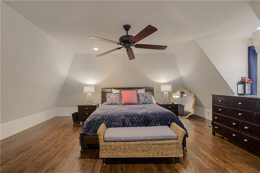 Prairie Village, Kansas, 66208, United States, 4 Bedrooms Bedrooms, ,4 BathroomsBathrooms,Residential,Active,1944109
