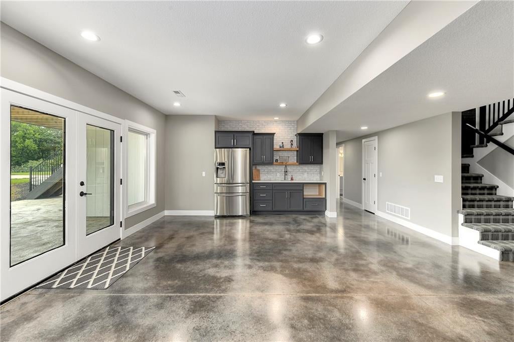Odessa, Missouri, 64076, United States, 4 Bedrooms Bedrooms, ,4 BathroomsBathrooms,Residential,Active,1914840