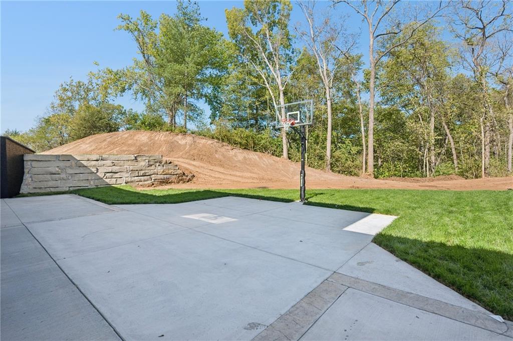 Riverside, Missouri, 64150, United States, 7 Bedrooms Bedrooms, ,6 BathroomsBathrooms,Residential,Active,1960175