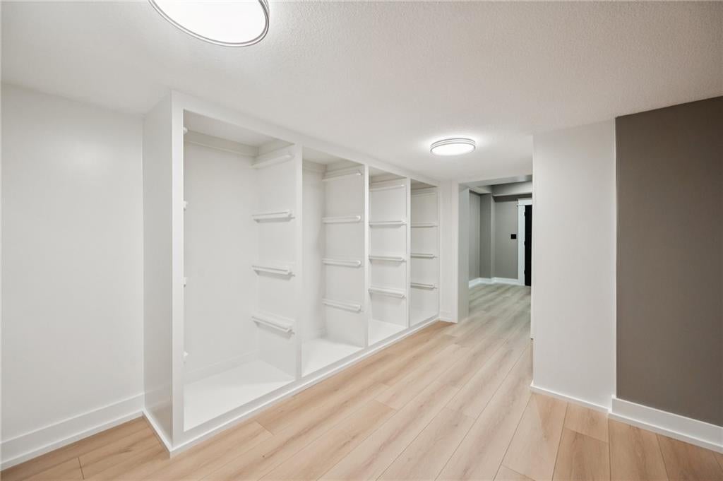 Riverside, Missouri, 64150, United States, 7 Bedrooms Bedrooms, ,6 BathroomsBathrooms,Residential,Active,1960175