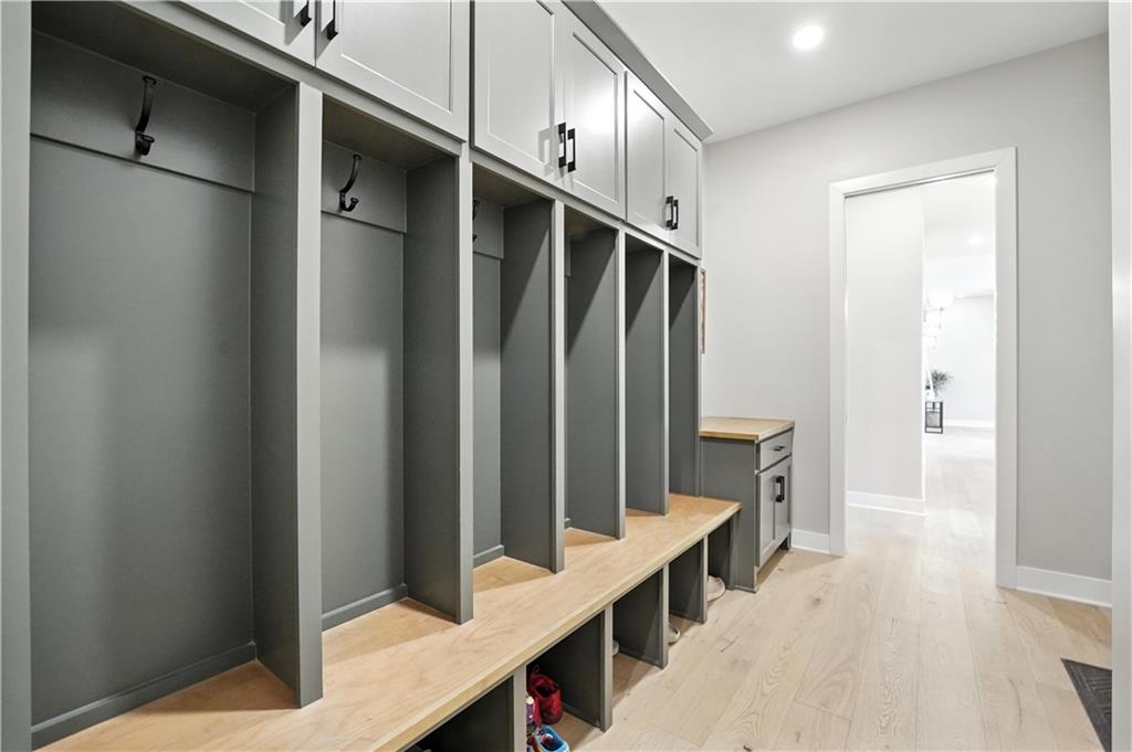 Liberty, Missouri, 64068, United States, 6 Bedrooms Bedrooms, ,5 BathroomsBathrooms,Residential,Active,1922515