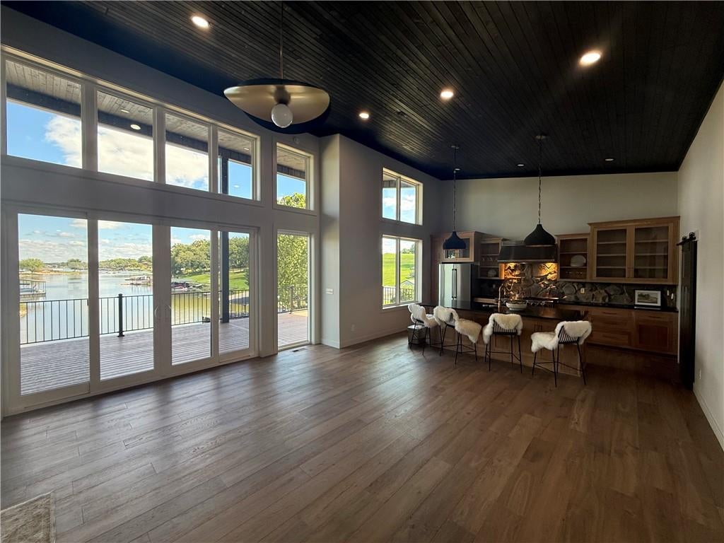 Altamont, Missouri, 64620, United States, 3 Bedrooms Bedrooms, ,3 BathroomsBathrooms,Residential,Active,1922653