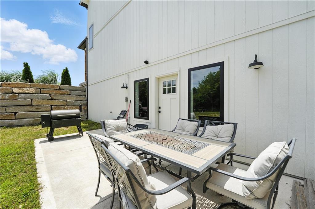 Liberty, Missouri, 64068, United States, 6 Bedrooms Bedrooms, ,5 BathroomsBathrooms,Residential,Active,1922515