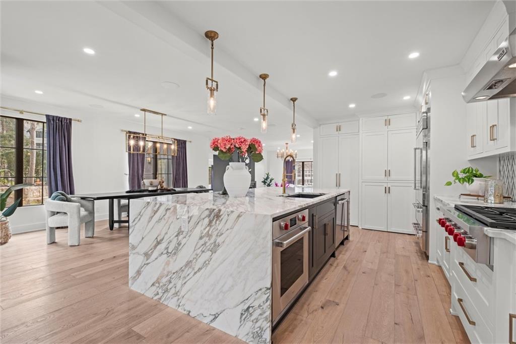 Kansas City, Missouri, 64112, United States, 4 Bedrooms Bedrooms, ,4 BathroomsBathrooms,Residential,Active,1748721